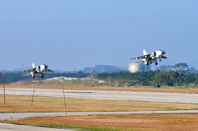 直击南部战区海军航空兵某旅导弹攻击训练