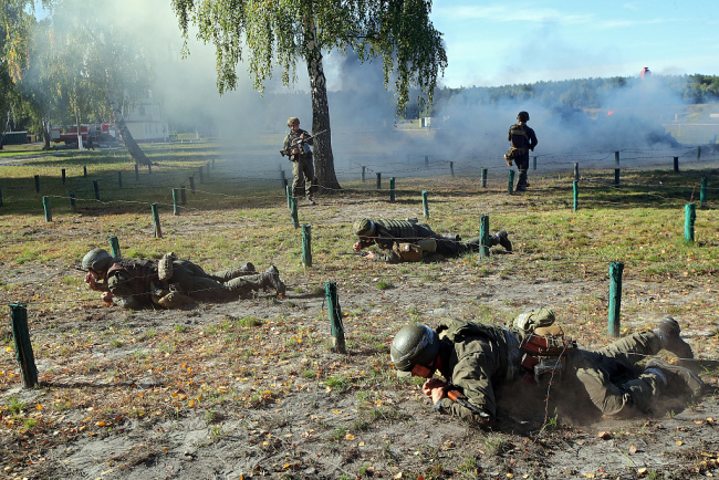 乌克兰士兵用AK47打死4名战友打伤5人