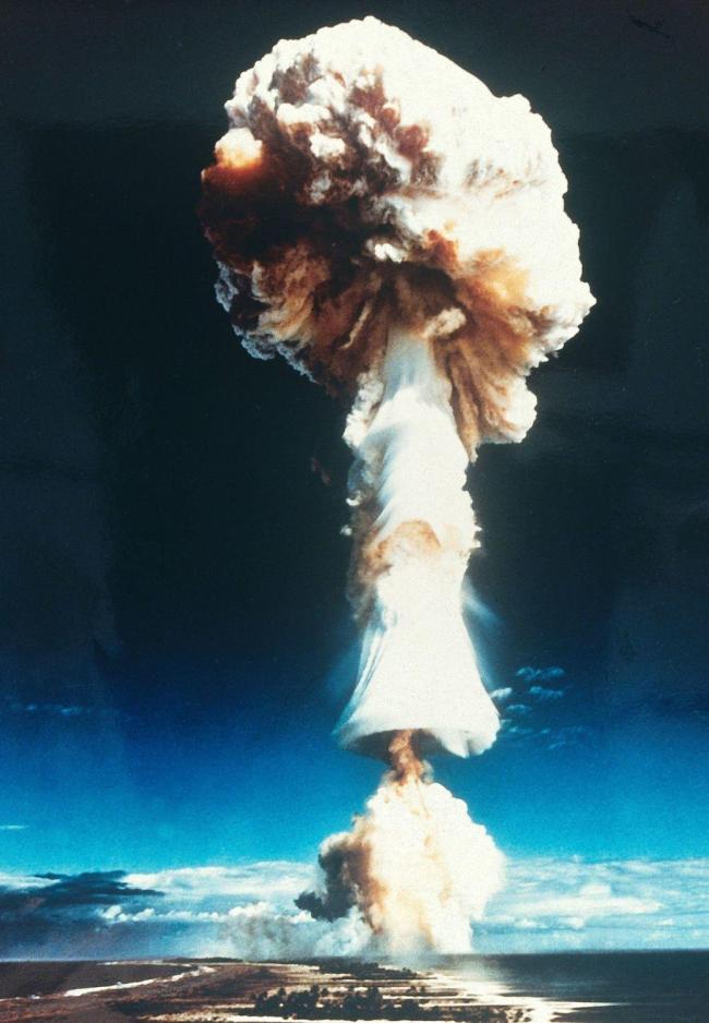 法国的核力量是如何构建起来的？ 探索其核威慑能力与欧洲保护伞角色