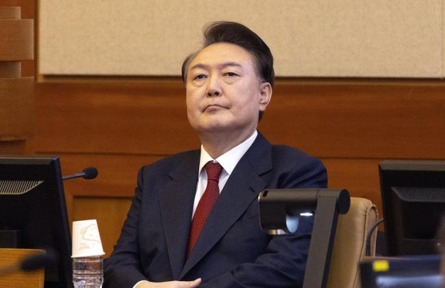 尹锡悦出席涉内乱案首场公审 否认所有指控