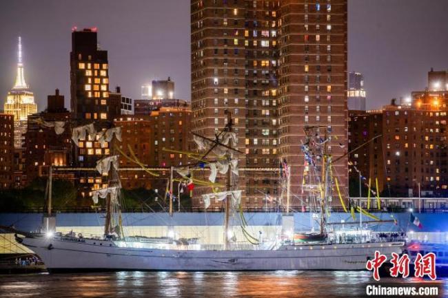墨西哥海军帆船撞上纽约地标大桥致2死17伤