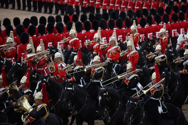 英国皇家阅兵式彩排举行 为国王生日做准备