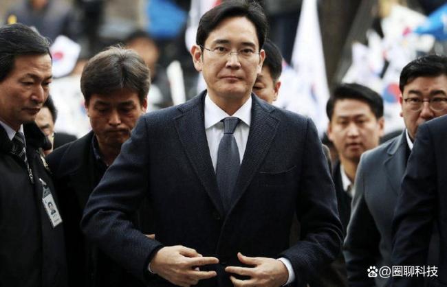 刚掌权就开始行动了，李在明要把“亲美右派”，从韩国连根拔起！