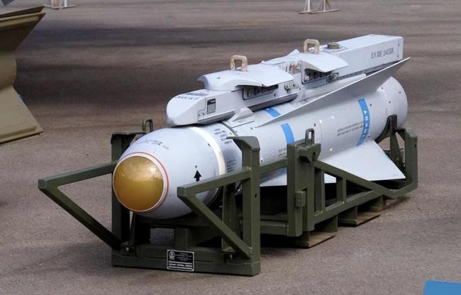 美军GBU-57巨型钻地弹“造假”揭秘：东风15C被误导？