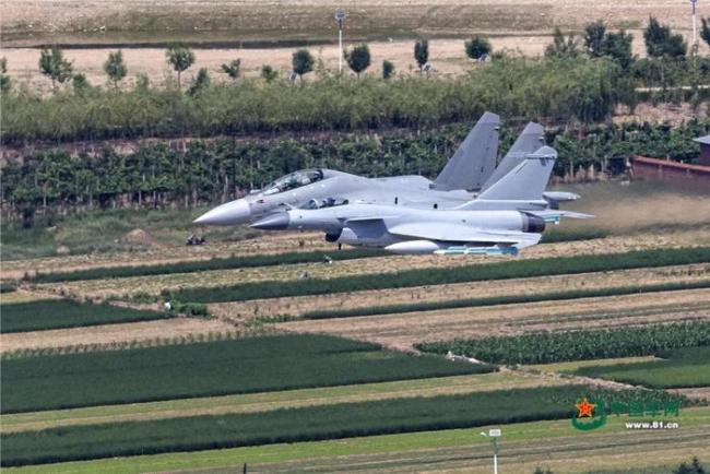 九三阅兵彩排画面曝光，歼10没有加入空中编队？