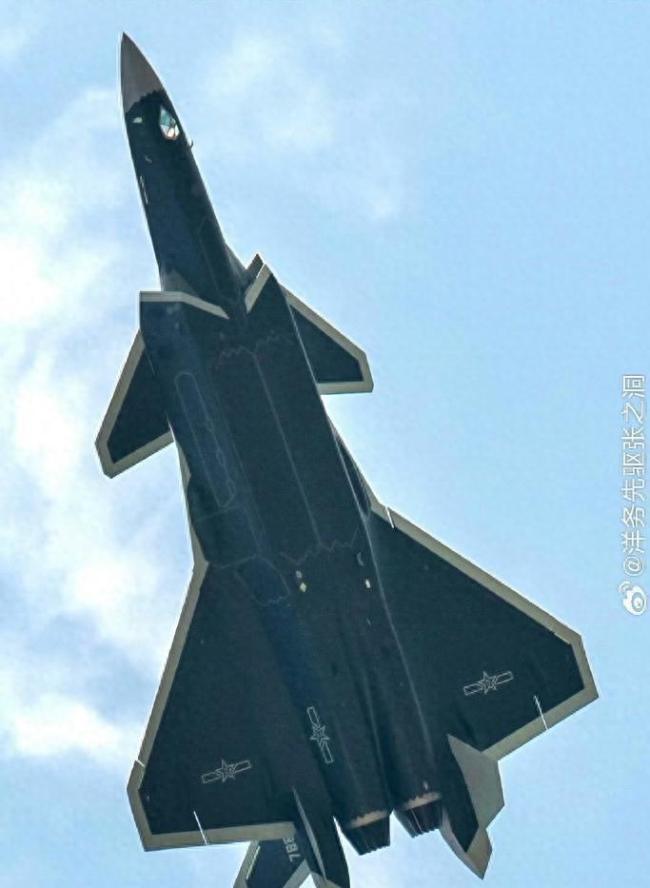 歼-20为何更换EOTS外壳 360度无死角扫描