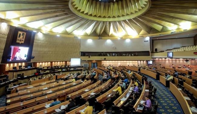 佩通坦重返总理之位无悬念?三张底牌在握,反对派难撼其位