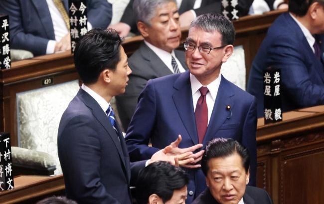 小泉进次郎否认“逼宫”石破茂 澄清会谈目的