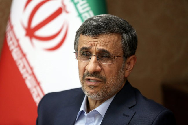 外媒:伊朗前总统内贾德身亡 遇袭消息震惊世界