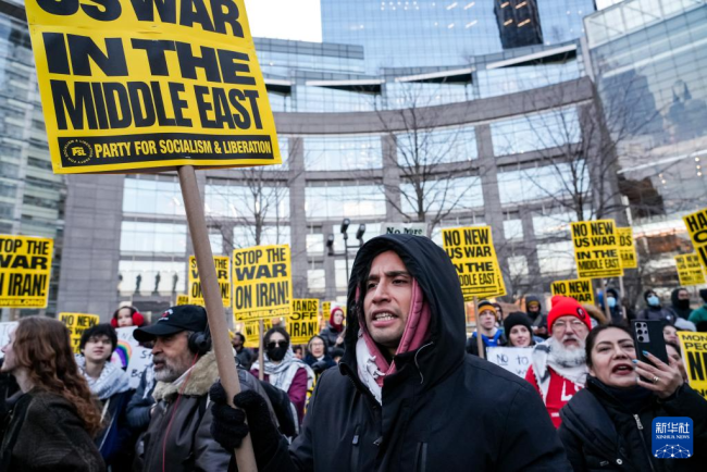 美国民众集会抗议美以对伊朗动武