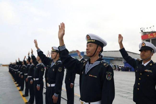 越南海军两艘舰艇抵达防城港 中越联合巡逻20周年庆典