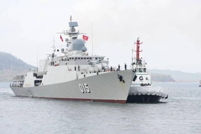 越南海军两艘舰艇抵达防城港 中越联合巡逻20周年庆典