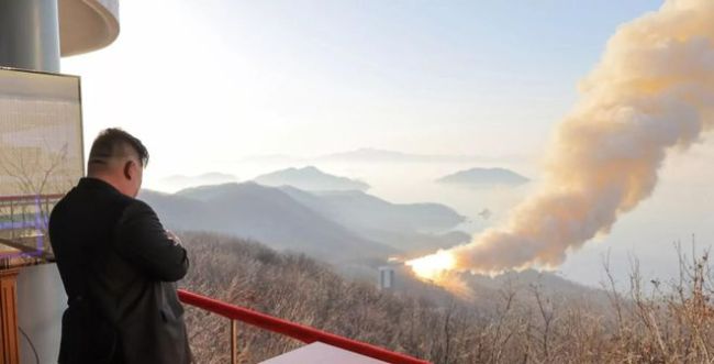 朝鲜亮出能打到美本土的导弹 展示实力警告美国