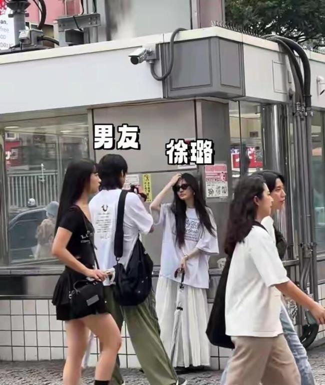 徐璐陪小5岁男友日本度假 甜密霎时引争议