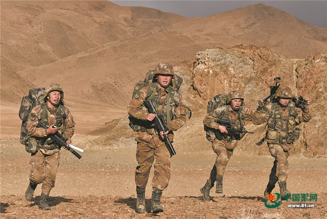 新疆军区某合成师侦察兵训练震撼来袭