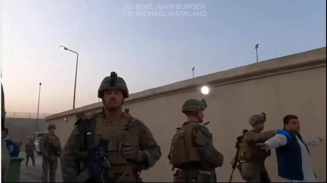 美国海军陆战队员公开喀布尔仓促撤离8分钟视频