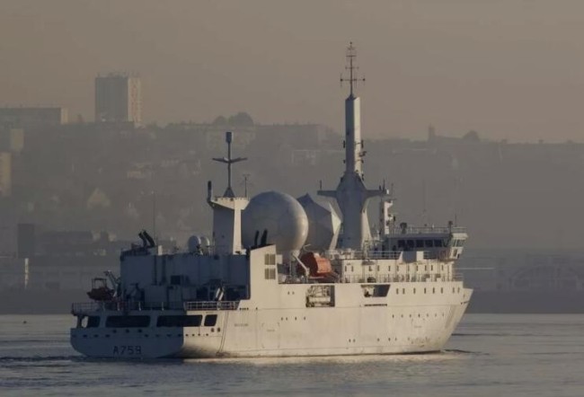 法国军舰也过了台海？