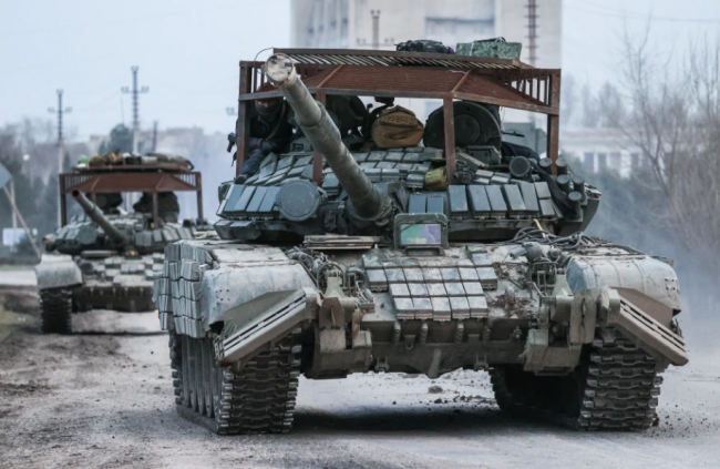 坦克戴“铁帽子”上战场：从俄乌冲突看坦克攻防战