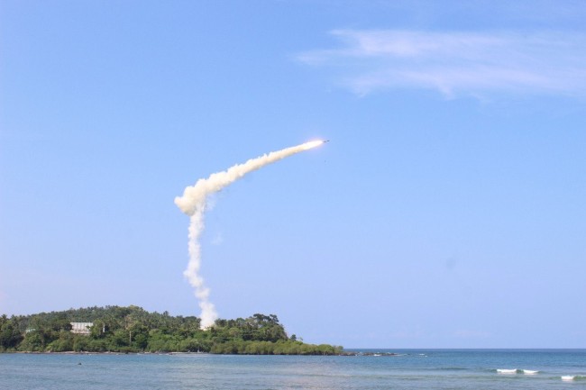 印度试射新型布拉莫斯导弹 射程更远