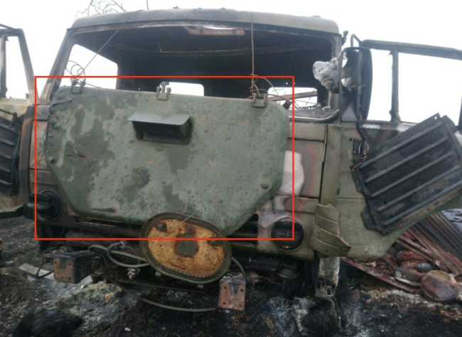 俄军战地卡车堆防御 木头桩子凑数