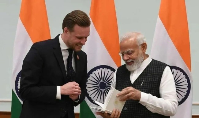 兰茨贝尔吉斯和印度总理莫迪（右）。