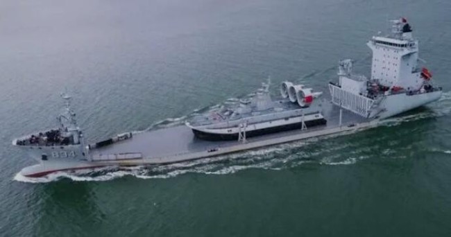 针对台海？美媒盯上中国海军新亮相这艘巨舰