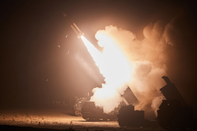 韩美凌晨联合发射8枚导弹 回应朝鲜发射8枚导弹