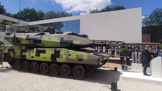 欧洲多型下一代坦克概念车亮相