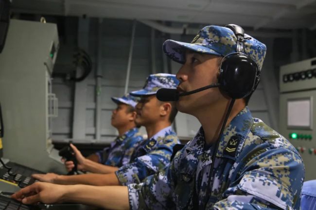 海军某护卫舰支队开展攻防演练