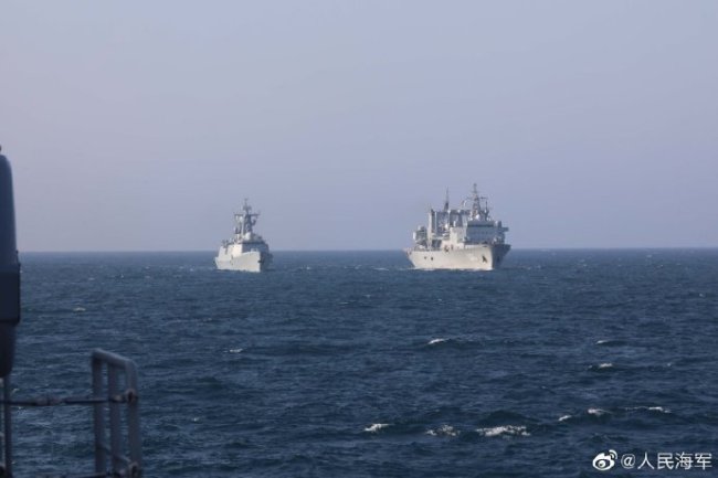 中巴联合舰艇编队展开海上实兵实弹演练