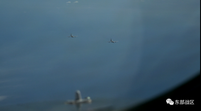 多支轰炸机编队双向穿越台海
