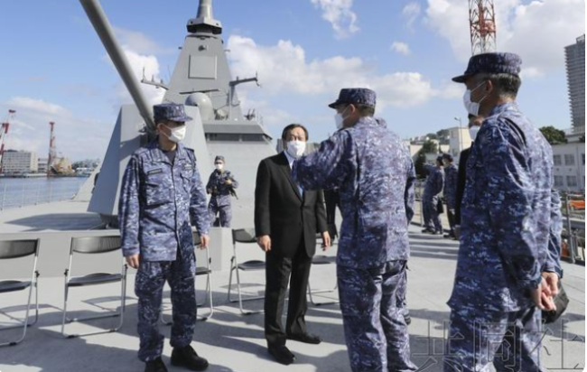 9月5日，神奈川县横须贺市，日本防卫相滨田靖一视察新型护卫舰“最上”号，这是滨田就任防卫相后首次视察部队。