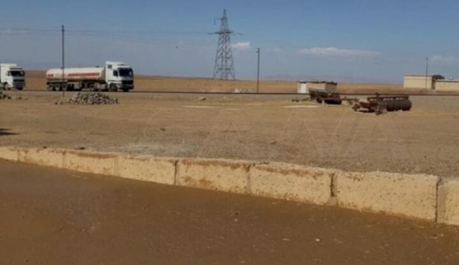 美军又在叙利亚盗运石油，先后出动92辆汽车 同时还顺走了小麦