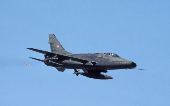 F-100战斗机。