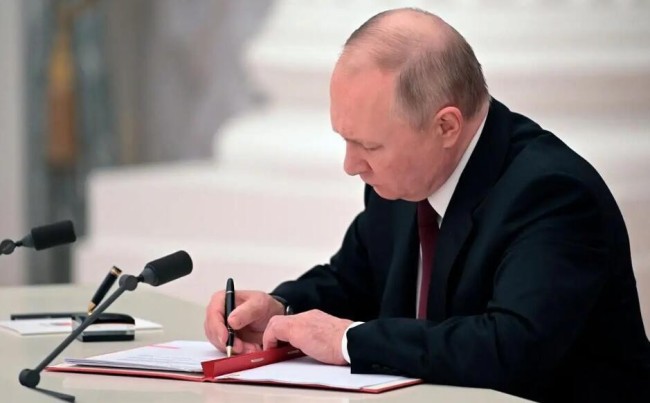 俄媒:普京签令允许动员部分罪犯 征招重罪犯入伍