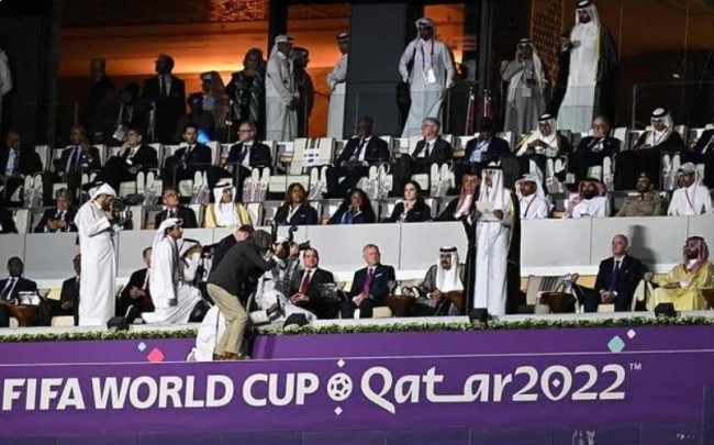 2022年11月20日，2022卡塔尔世界杯开幕式举行，卡塔尔埃米尔（国家元首）塔米姆发表讲话 图源：视觉中国