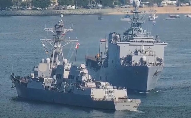 美海军两艘军舰险些相撞：转弯前径直向对方驶去 军方展开调查
