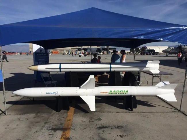 g对比agm-88e这也是美军继1961年服役的agm-28b"大猎犬"型反辐射导弹