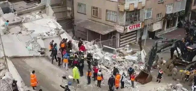 在全世界都支援土耳其抗震救灾的档口 土军对库尔德工人党发动军事打击 令人大跌眼镜！