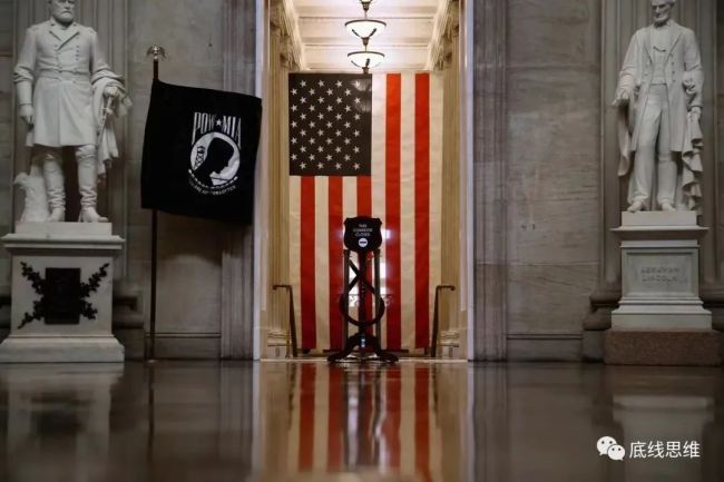 2013年美政府停摆期间空荡荡的国会大厦圆形大厅（图源：Vox）