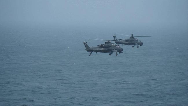 武直-10演练掠海作战 敌军滩头阵地将成为摆设