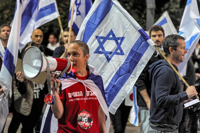 以色列通过限制法院罢免总理新法律引发抗议，至少75人被捕