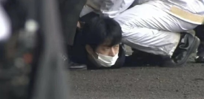 岸田文雄演讲会场传出爆炸声 日本警方已在现场以妨碍公务嫌疑逮捕一名男子