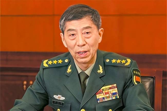 普京会见中国国防部长李尚福,世界目光再次聚焦这张桌子