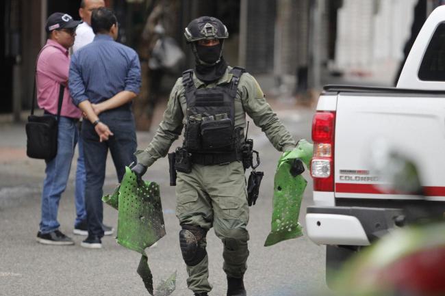 哥伦比亚手榴弹袭击事件，已致多人伤亡，目前尚无个人或组织宣称对袭击负责