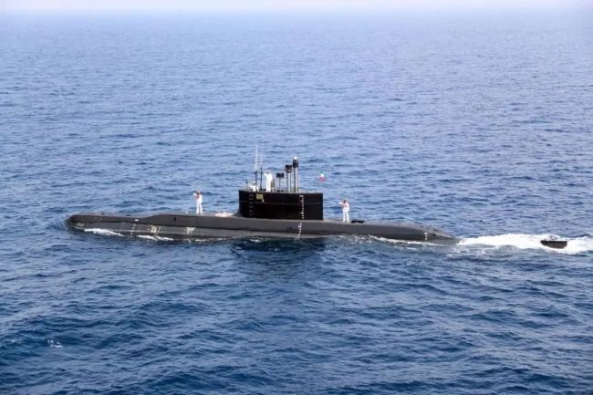 伊朗用小艇逼出美军万吨核潜艇，经验值得我们借鉴