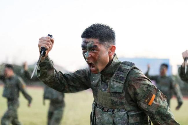 硬核来袭火箭军某部特种警卫集训队密林淬火砺尖刀