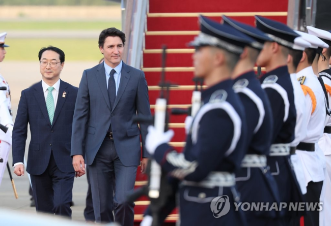 加拿大总理特鲁多访问韩国，又拿中国说事？