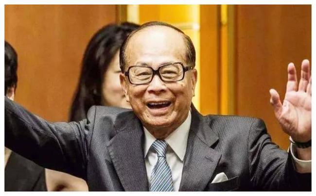 李嘉诚现身内地拜佛 方丈率众僧人铺红毯接待李嘉诚十分虔诚_军事频道_ …