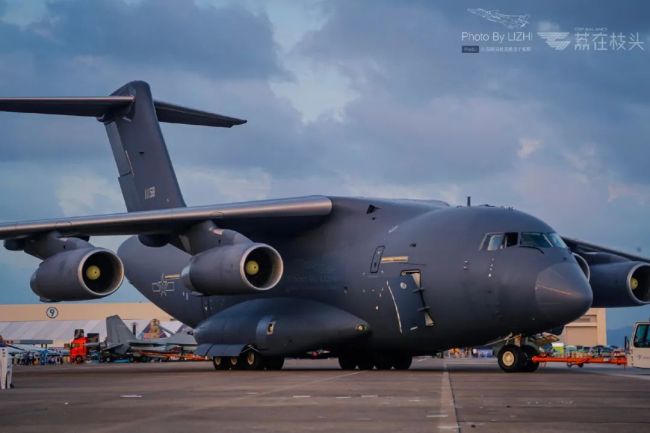 震撼!20架运-20同框,中国战略运输机产能爆发,但仍有巨大缺口